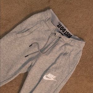 Nike XS Grey Sweatpants (BRAND NEW)
